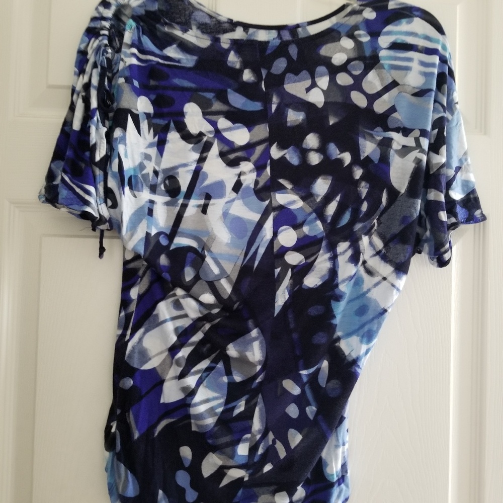 Blueish-grayish cable sleeve top